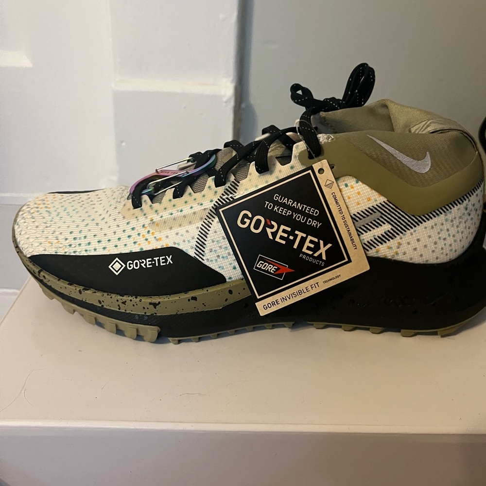 Nike React 4 trail running shoes. * new with Tags*